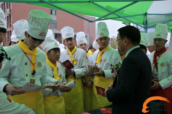 ¶2015˲ŽУǩԼʽɹ