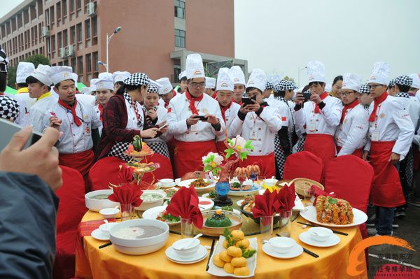¶2015˲ŽУǩԼʽɹ
