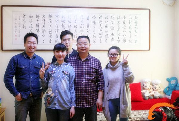 小学六年级已一米六几的个头了,这是要超过爸爸的节奏吗